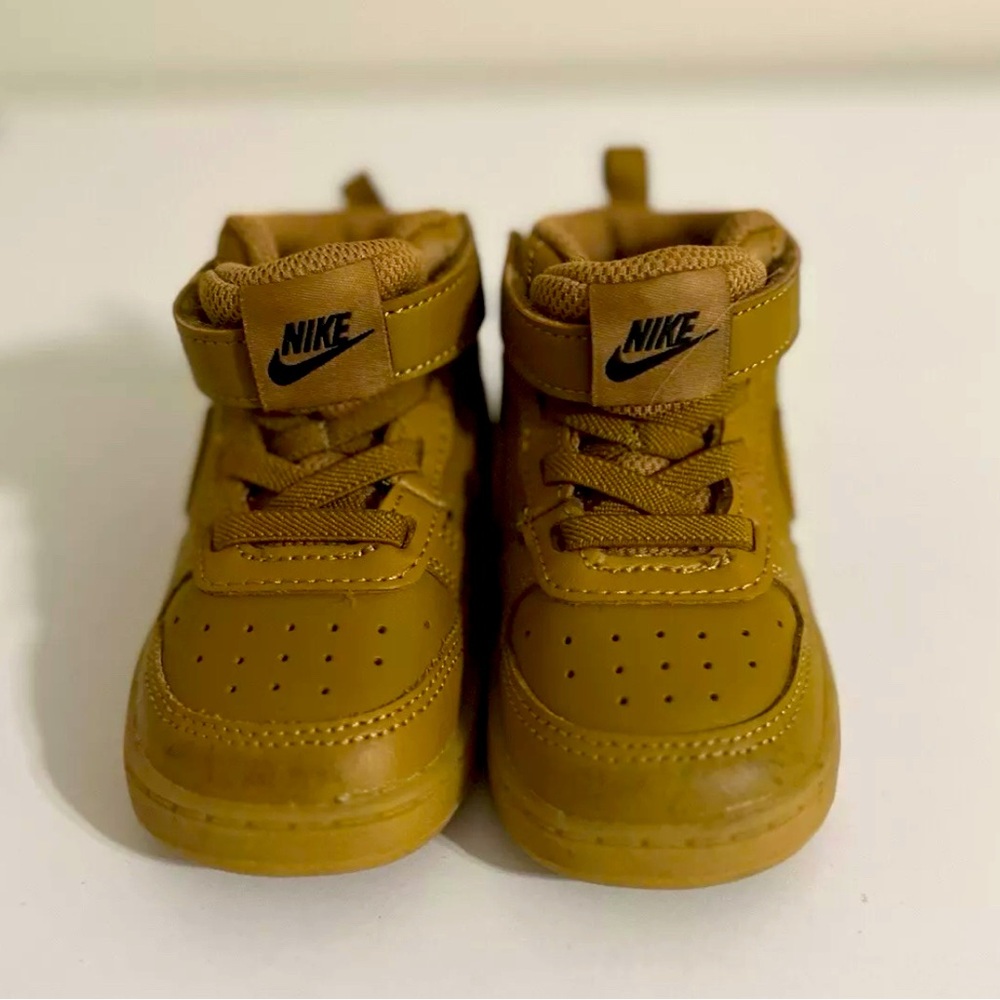 Nike Kids High-Top Sneakers in Wheat/Tan